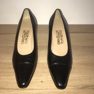 Black leather Salvatore Ferragamo pumps